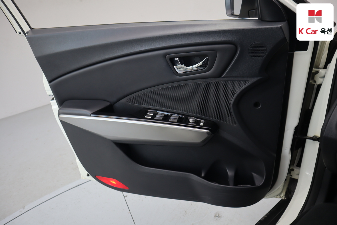 KG Mobility Tivoli 2016 - Image 8