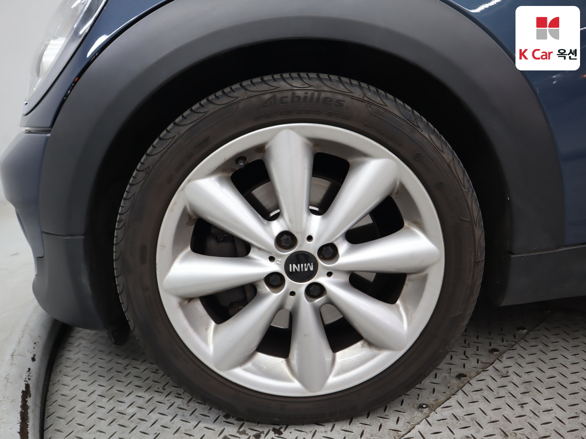 BMW MINI 2012 - Image 36