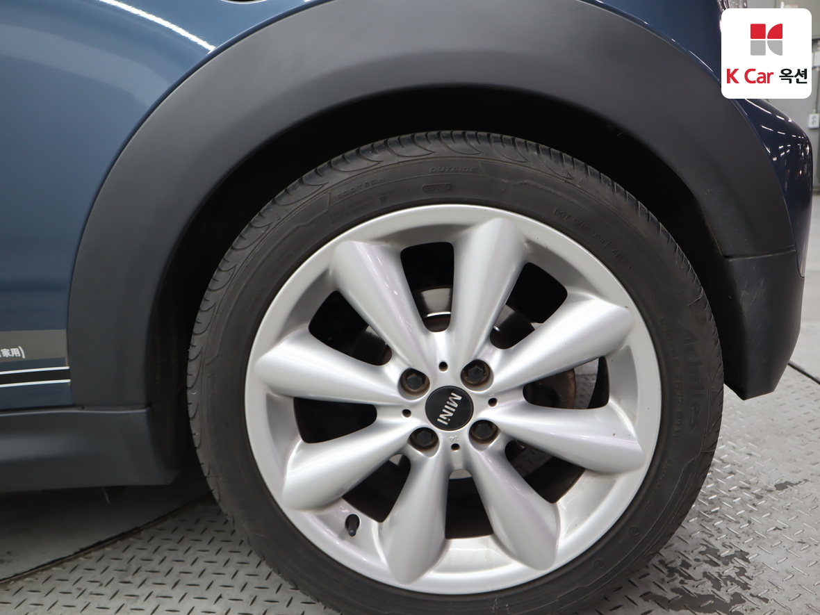 BMW MINI 2012 - Image 35