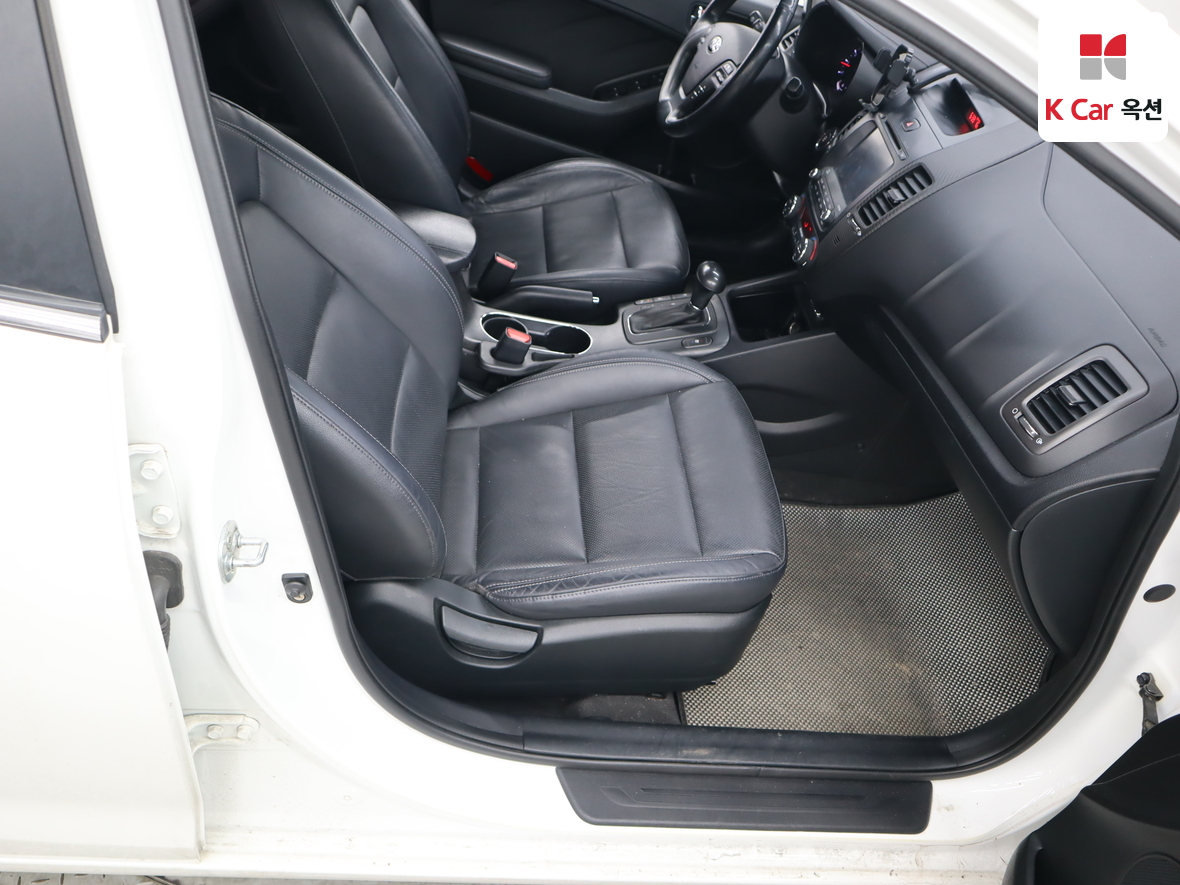 Kia K3 2015 - Image 28