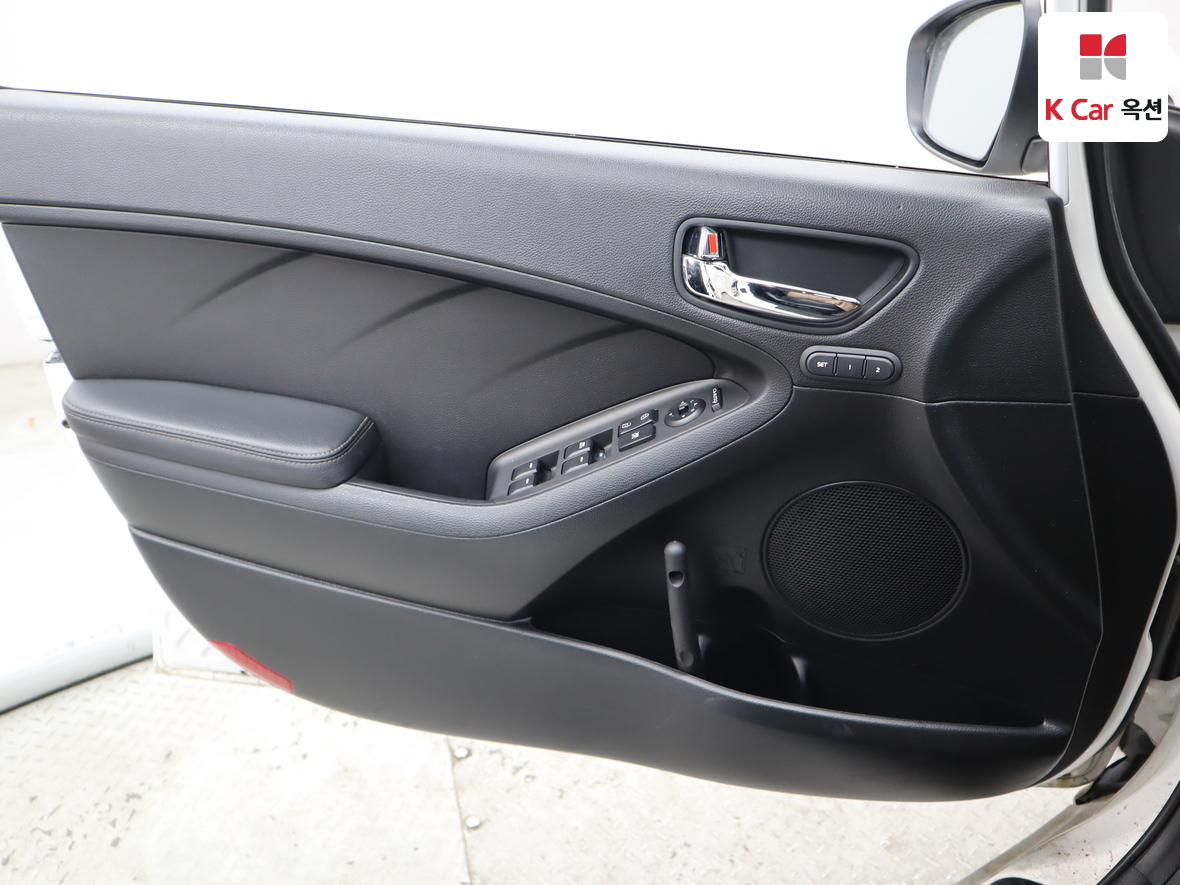 Kia K3 2015 - Image 8