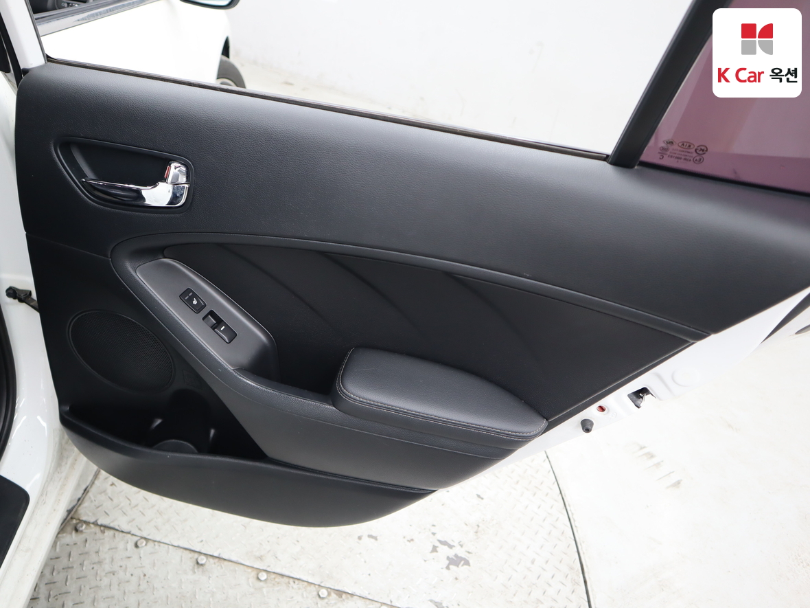 Kia K3 2015 - Image 25