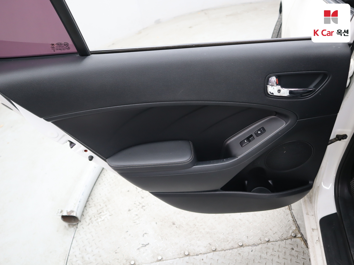 Kia K3 2015 - Image 21