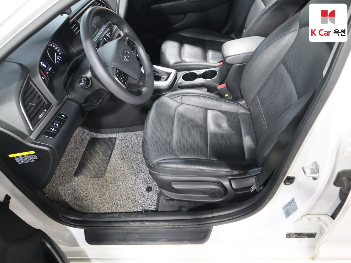 Hyundai Elantra 2018 - Image 18