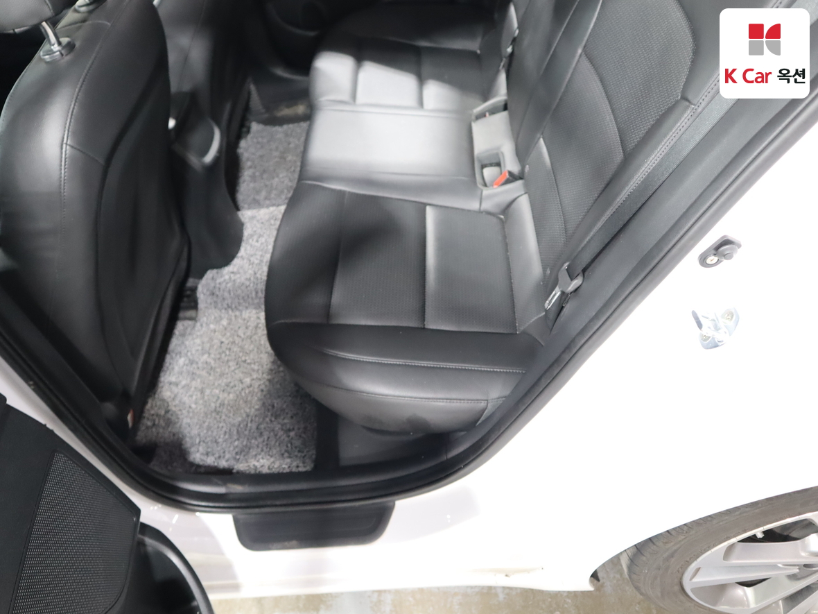 Hyundai Elantra 2018 - Image 22