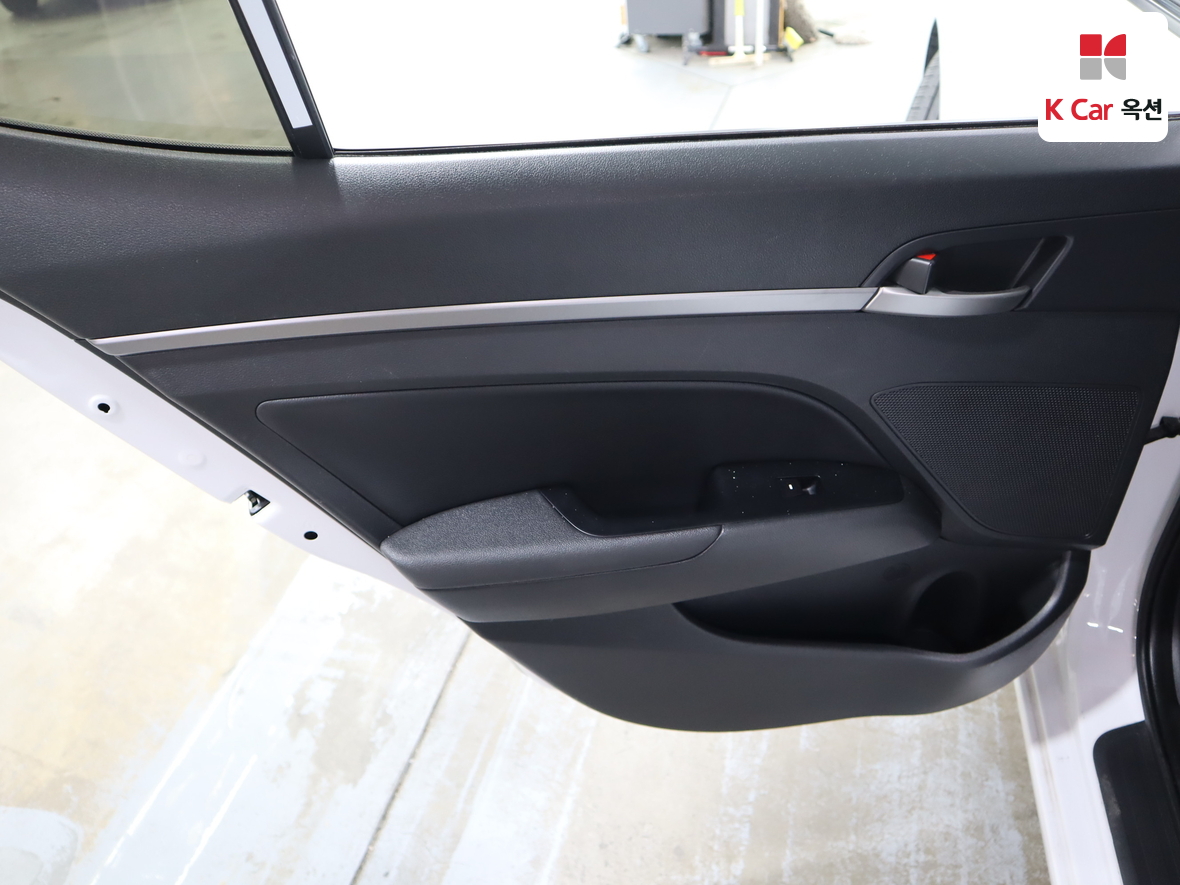 Hyundai Elantra 2018 - Image 21