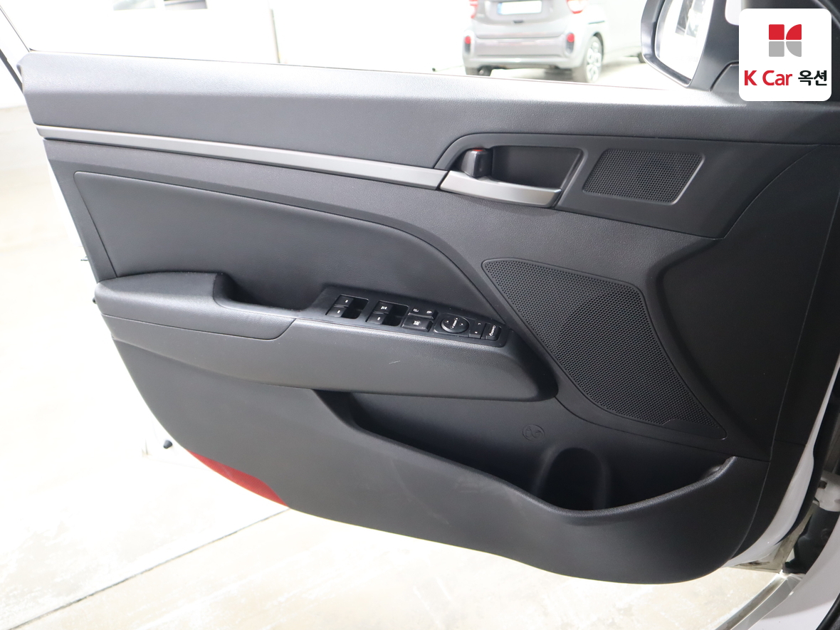 Hyundai Elantra 2018 - Image 8