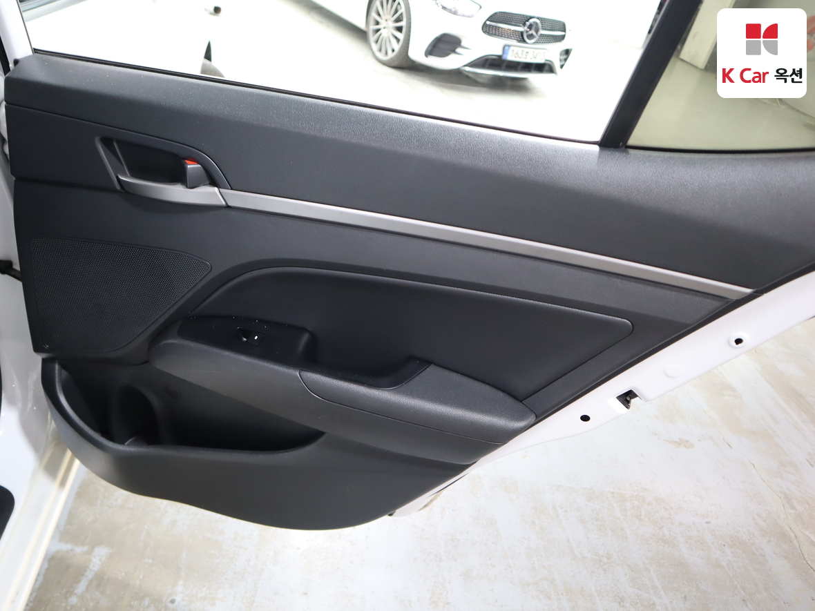 Hyundai Elantra 2018 - Image 25