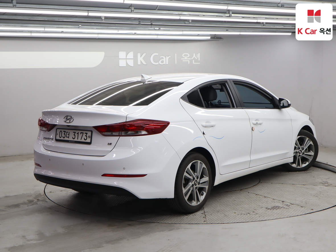 Hyundai Elantra 2018 - Image 2