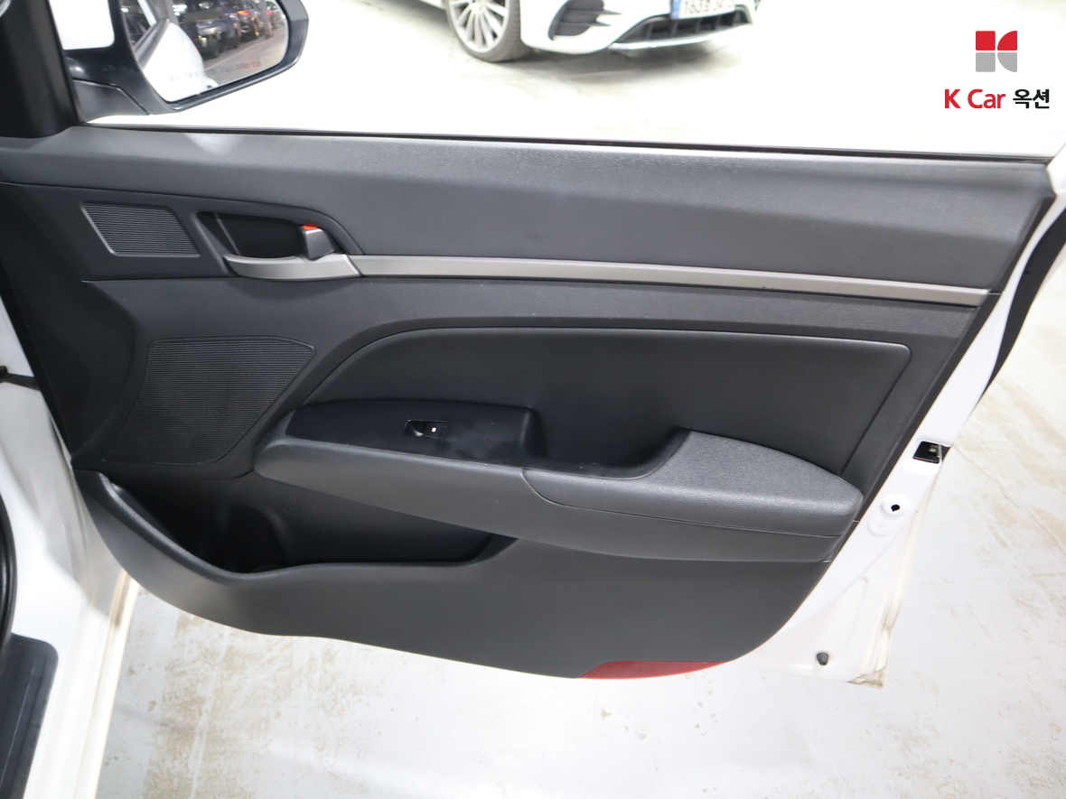 Hyundai Elantra 2018 - Image 27