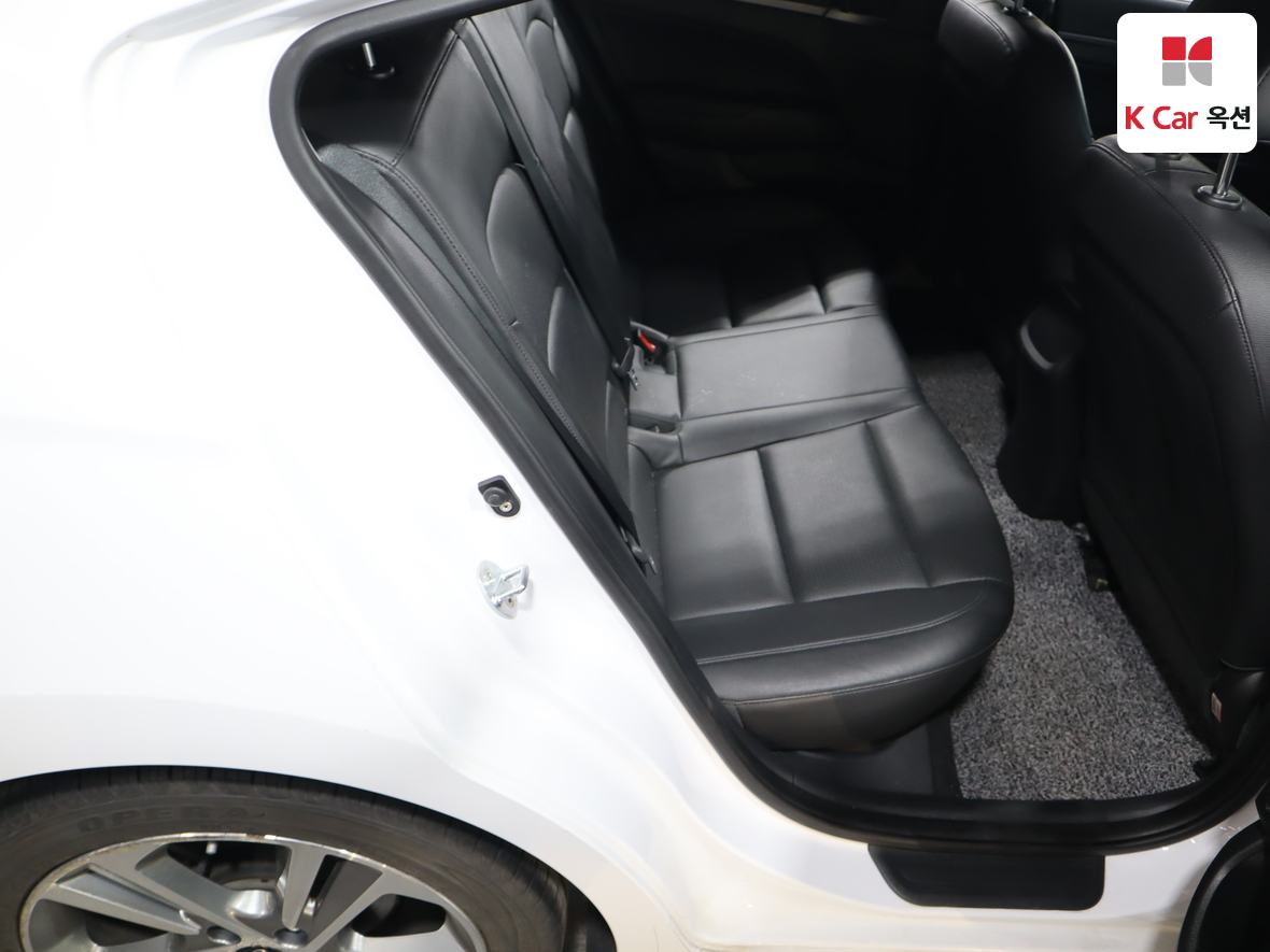 Hyundai Elantra 2018 - Image 26