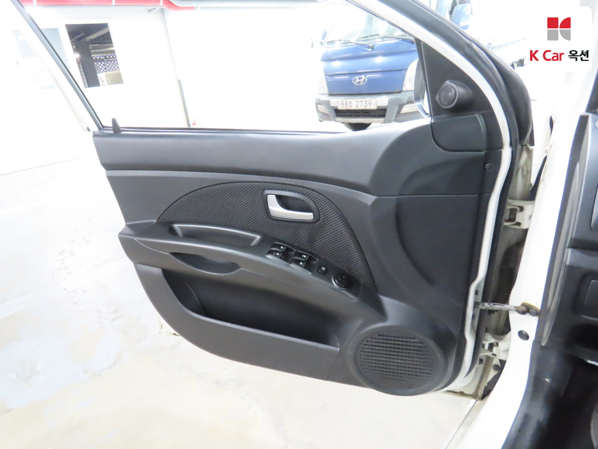 Kia Morning 2011 - Image 8