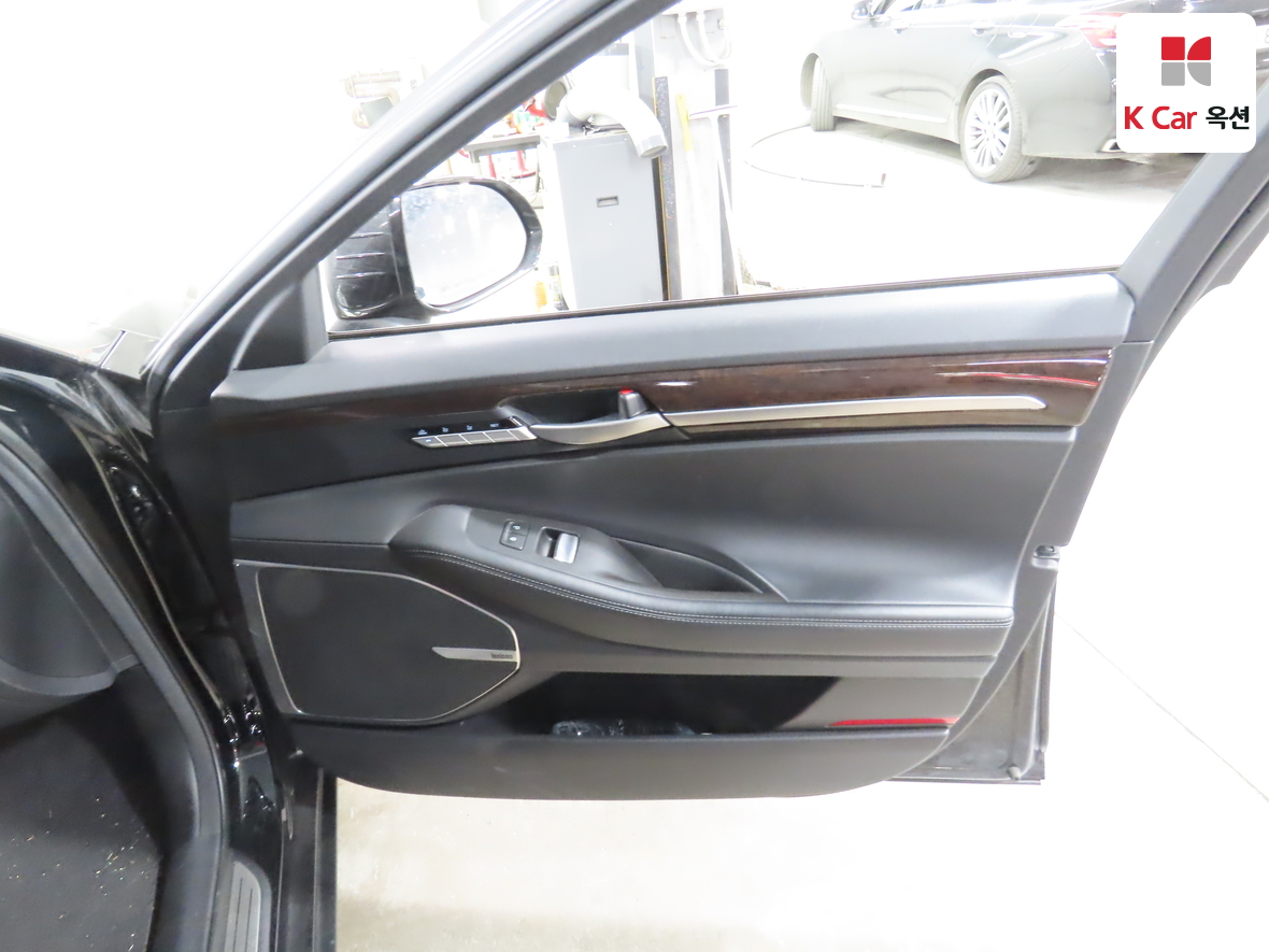 هيونداي جينيسيس EQ900 2016 - صورة 31