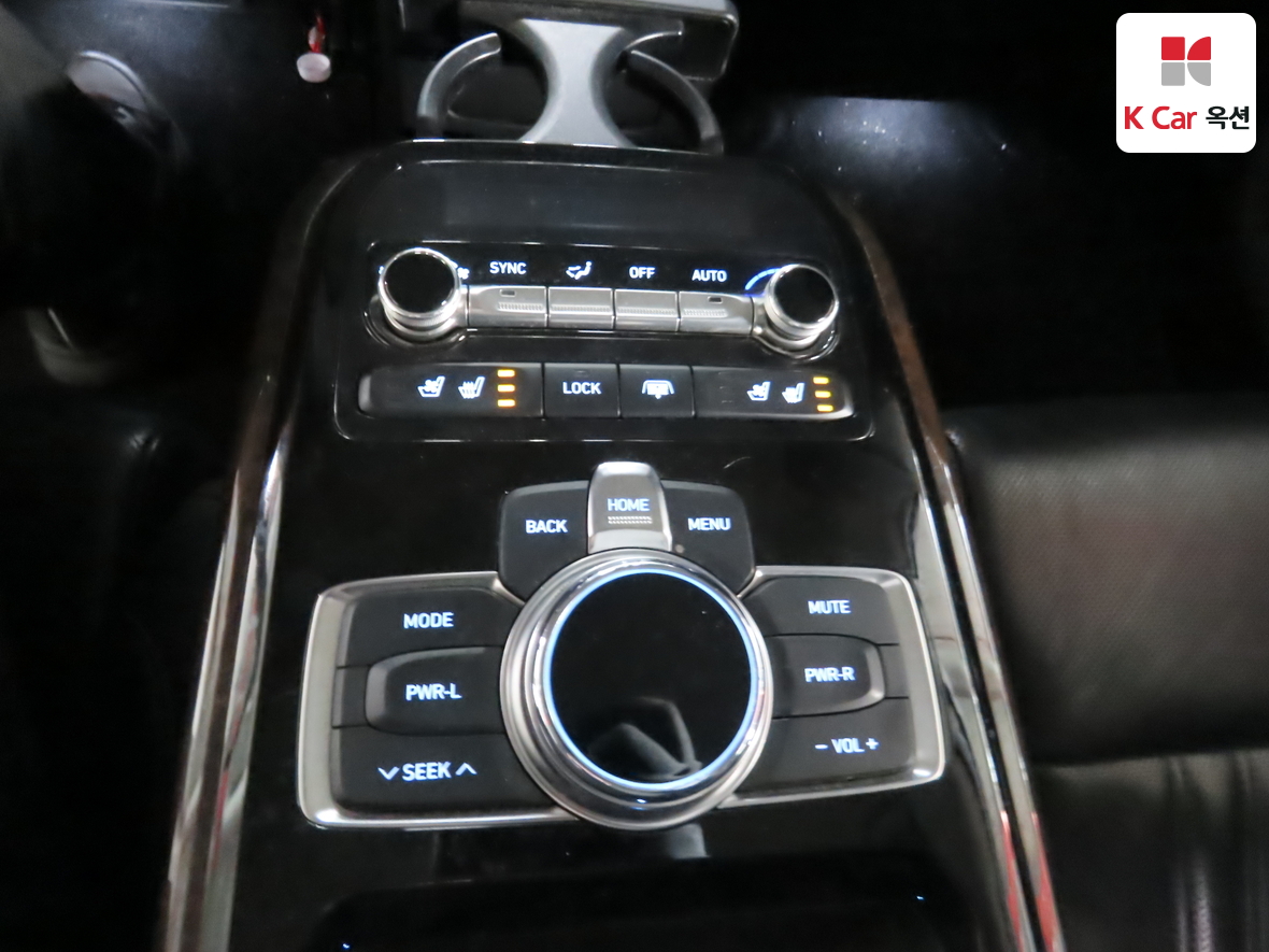 هيونداي جينيسيس EQ900 2016 - صورة 25