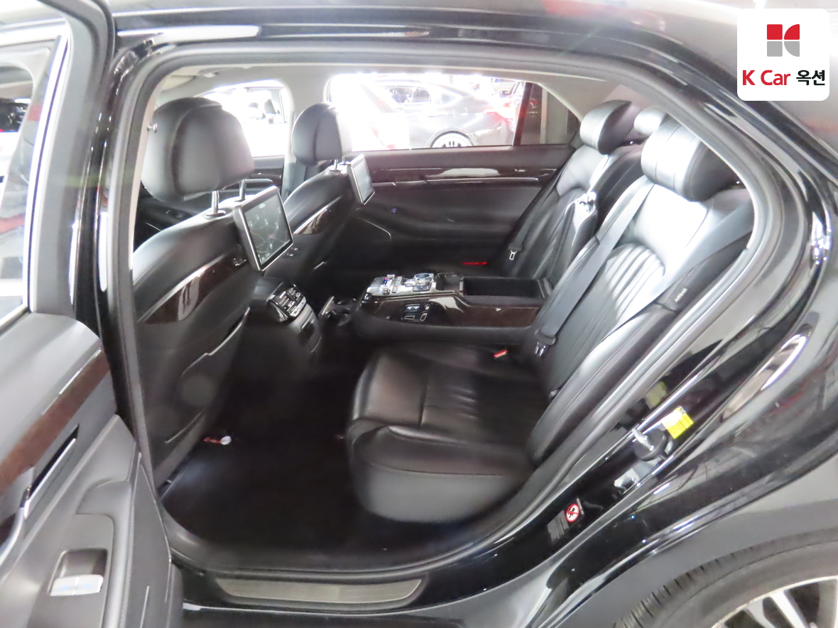 هيونداي جينيسيس EQ900 2016 - صورة 23