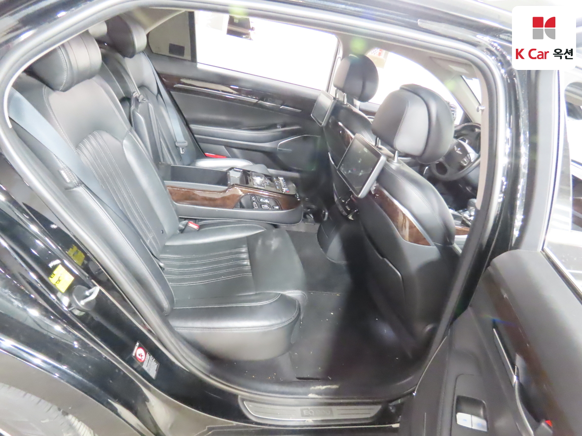 هيونداي جينيسيس EQ900 2016 - صورة 30