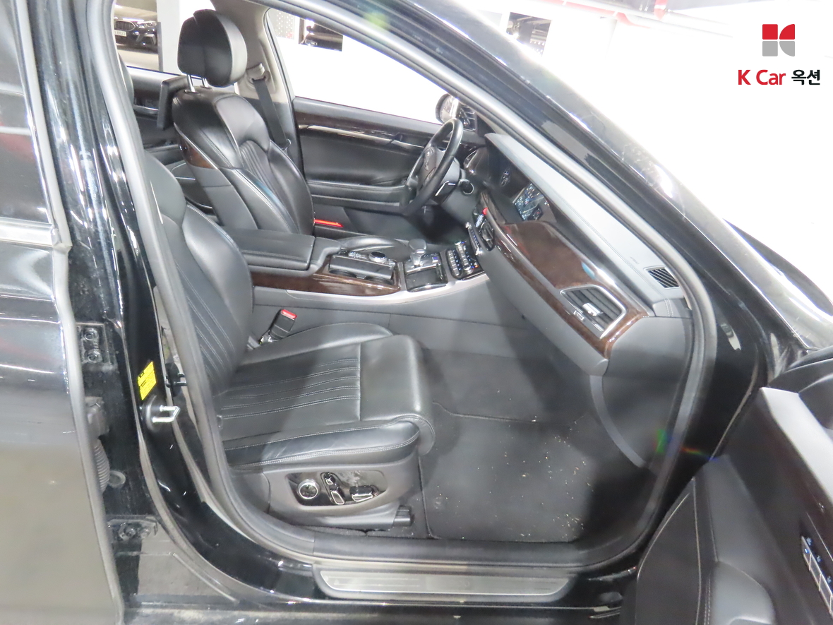 هيونداي جينيسيس EQ900 2016 - صورة 32