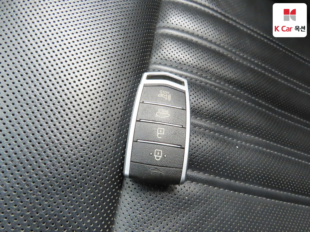 هيونداي جينيسيس EQ900 2016 - صورة 17