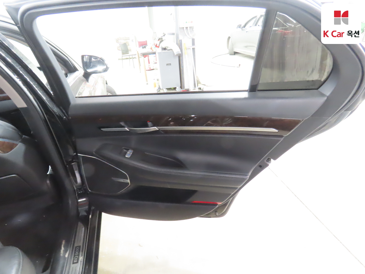 هيونداي جينيسيس EQ900 2016 - صورة 29