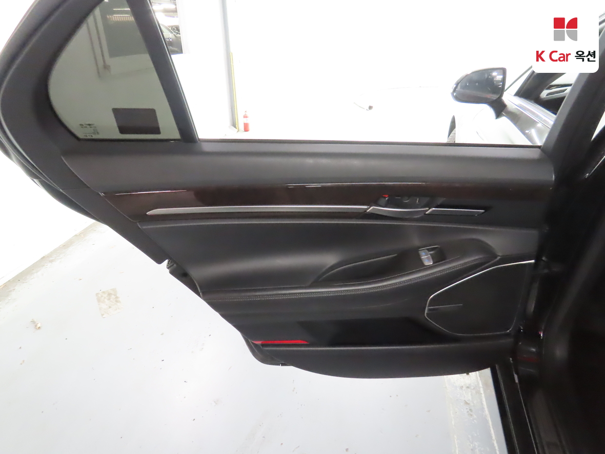 هيونداي جينيسيس EQ900 2016 - صورة 22