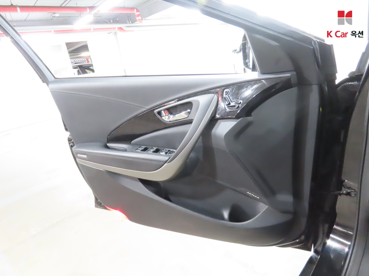 Hyundai AZERA 2016 - Image 8