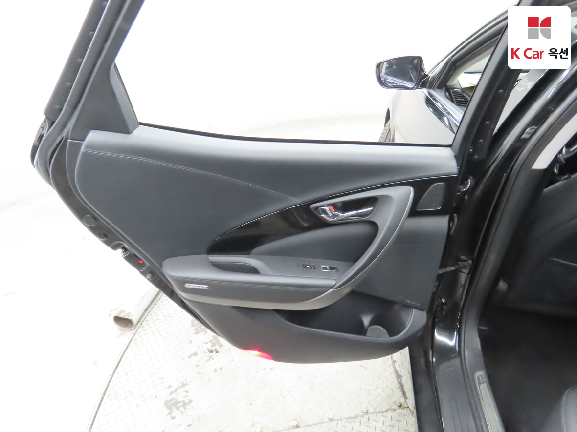 Hyundai AZERA 2016 - Image 24