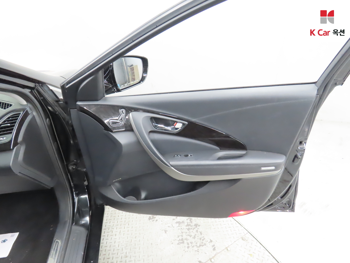 Hyundai AZERA 2016 - Image 30