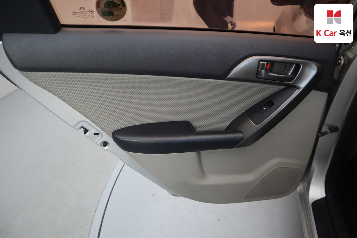 كيا فورتي 2010 - صورة 20