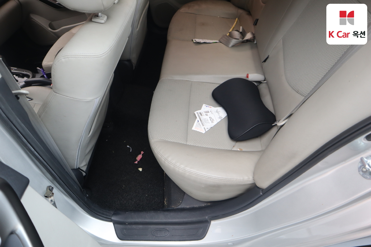 كيا فورتي 2010 - صورة 21