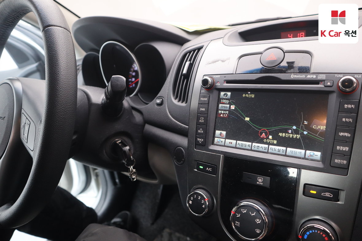 كيا فورتي 2010 - صورة 11