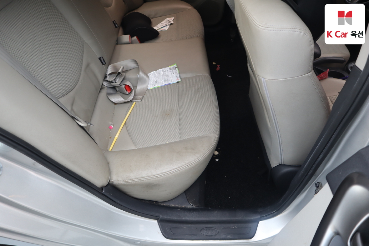 كيا فورتي 2010 - صورة 25