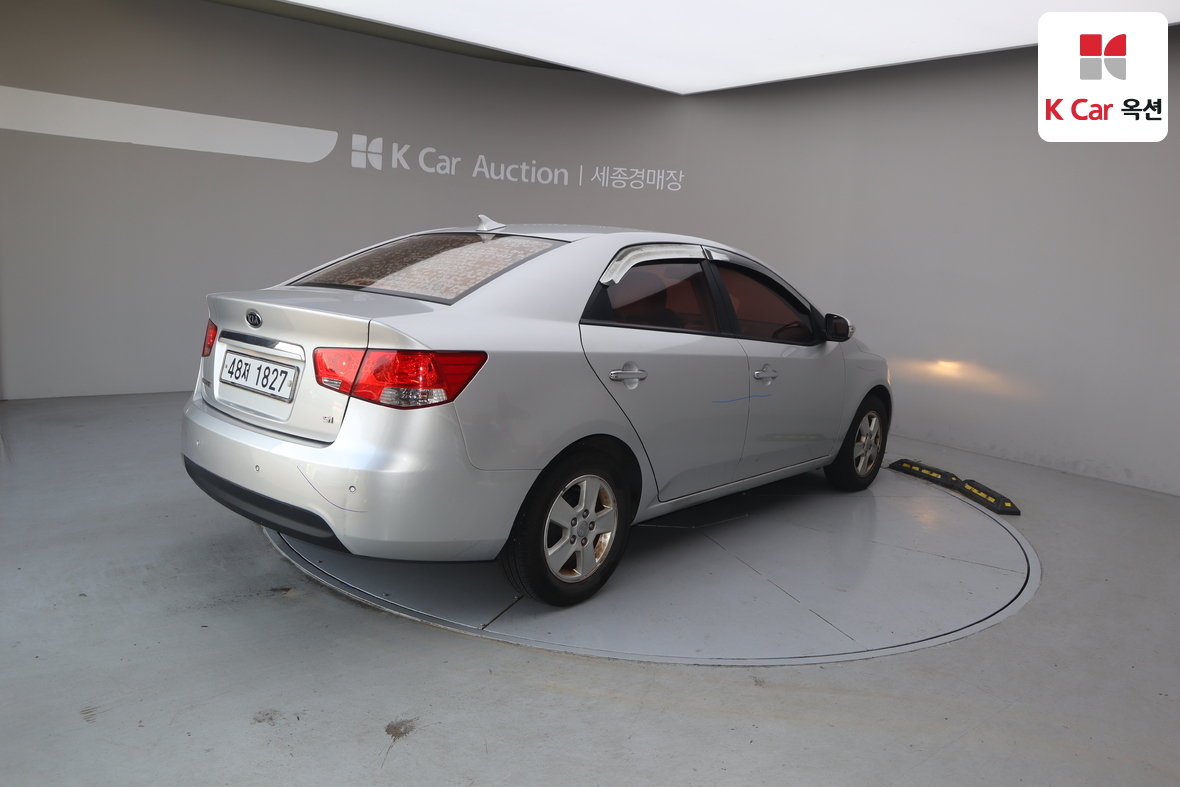 كيا فورتي 2010 - صورة 2