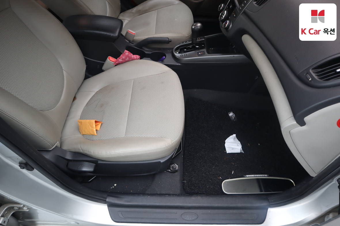 كيا فورتي 2010 - صورة 27