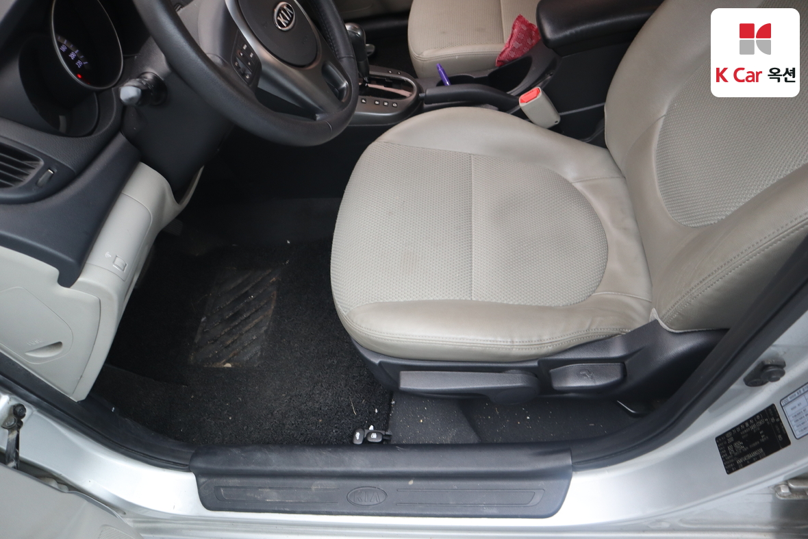 كيا فورتي 2010 - صورة 18