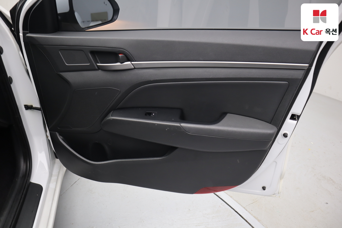 Hyundai Elantra 2018 - Image 26