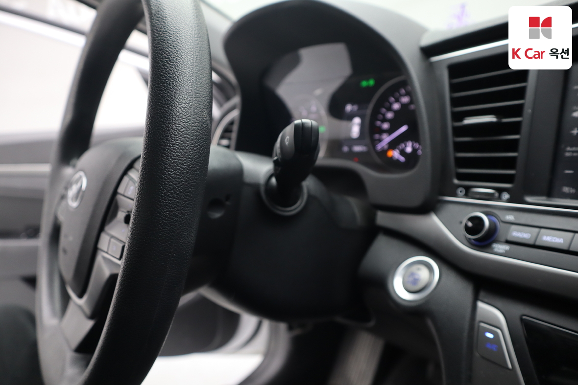 Hyundai Elantra 2018 - Image 11