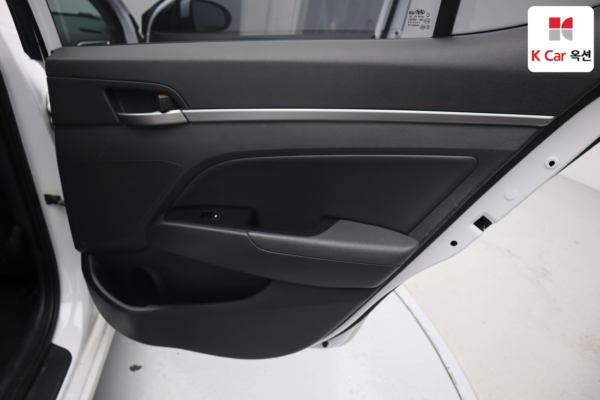 Hyundai Elantra 2018 - Image 24