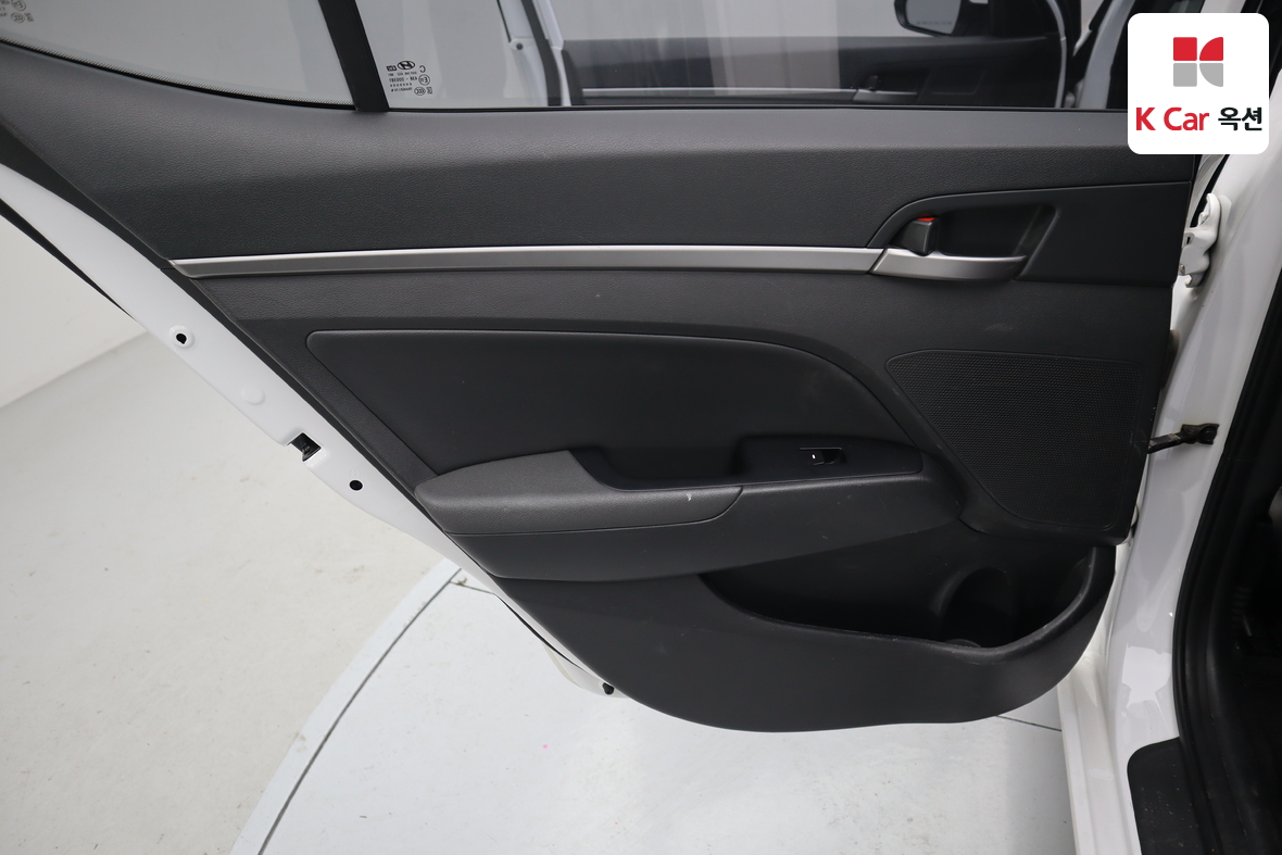 Hyundai Elantra 2018 - Image 20