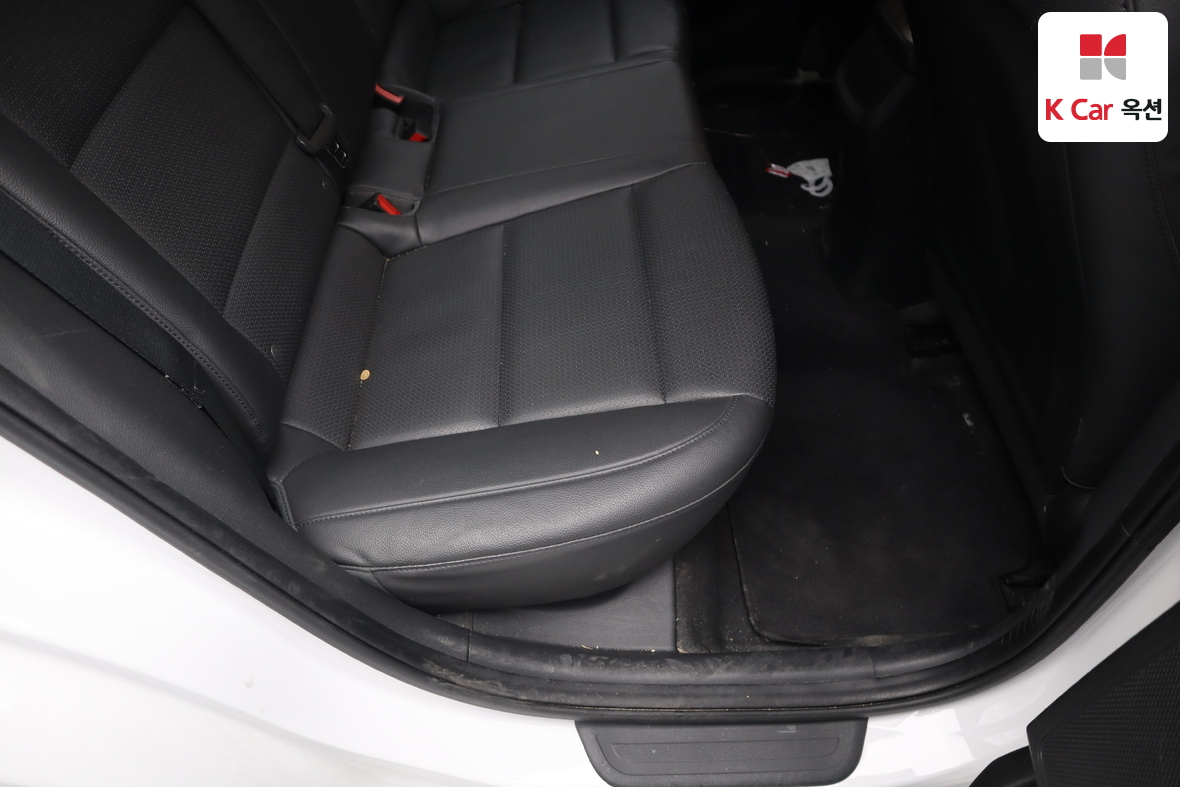 Hyundai Elantra 2018 - Image 25