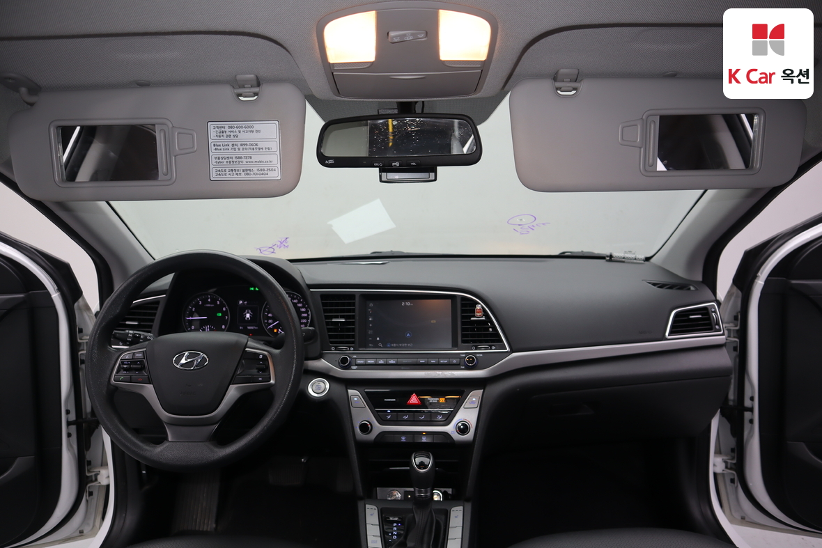 Hyundai Elantra 2018 - Image 3