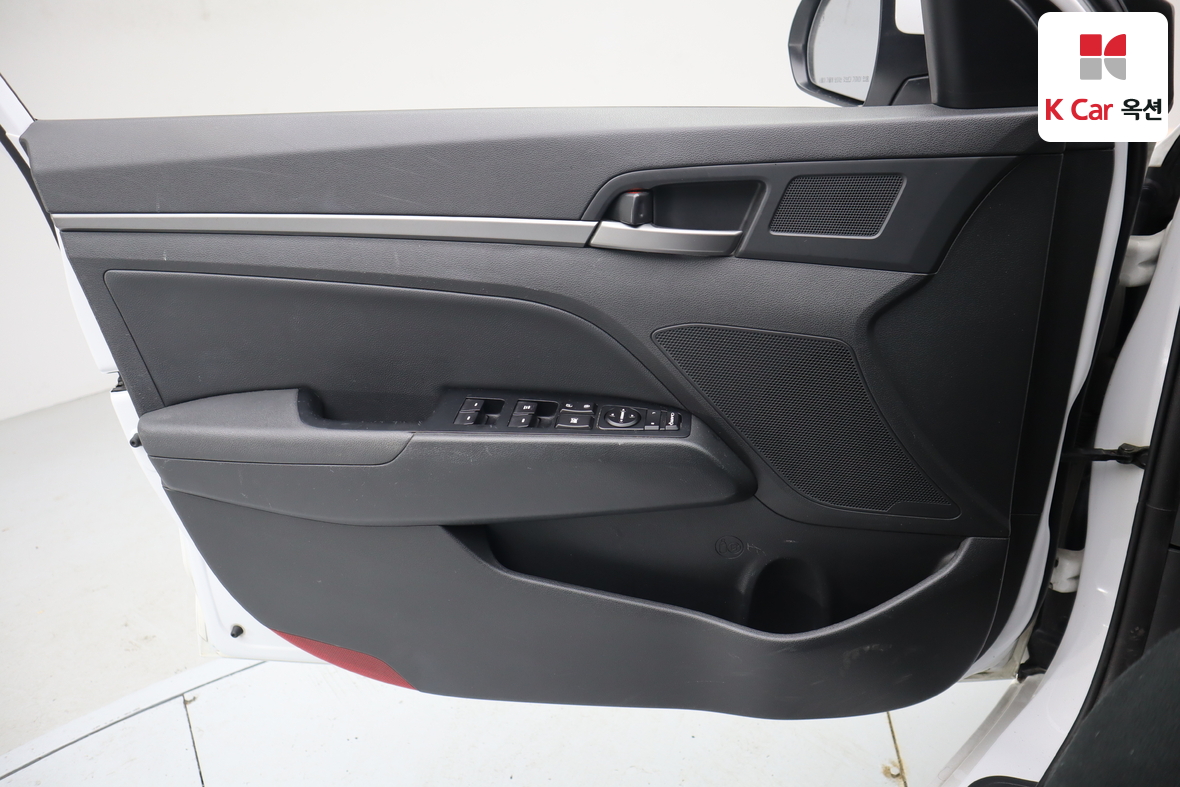 Hyundai Elantra 2018 - Image 8