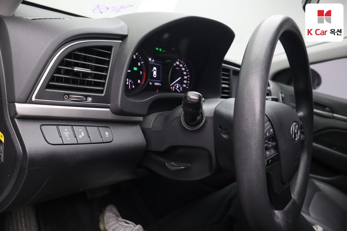 Hyundai Elantra 2018 - Image 9