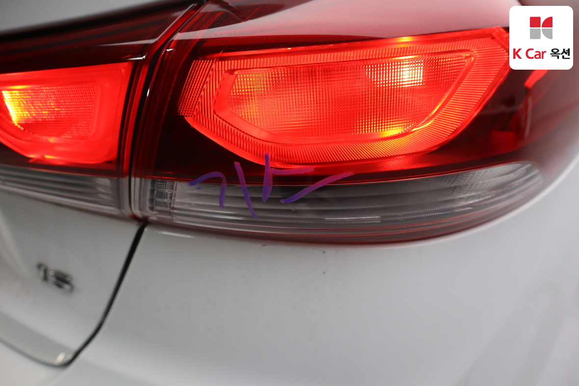 Hyundai Elantra 2018 - Image 37