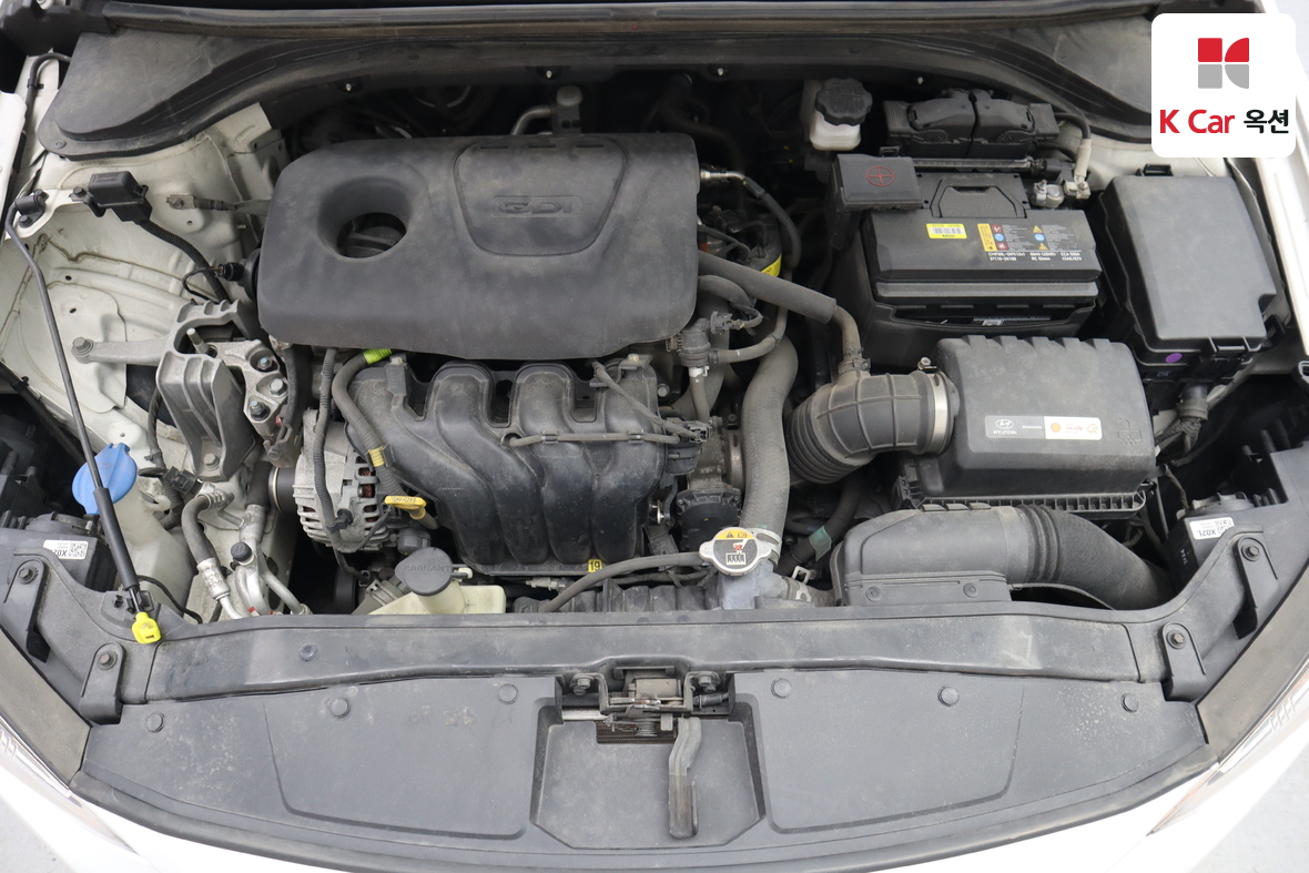 Hyundai Elantra 2018 - Image 30