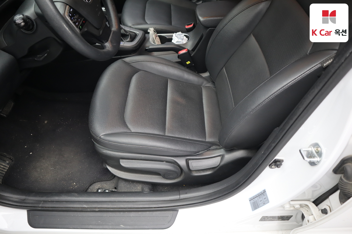 Hyundai Elantra 2018 - Image 18