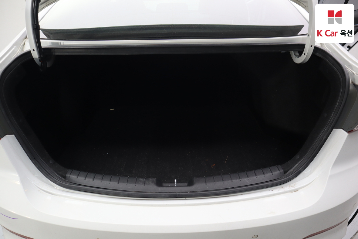 Hyundai Elantra 2018 - Image 23