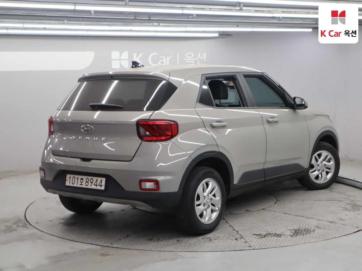 Hyundai Venue 2021 - Image 2