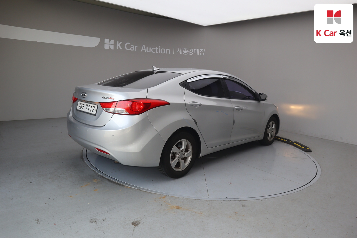 Hyundai Elantra 2012 - Image 2