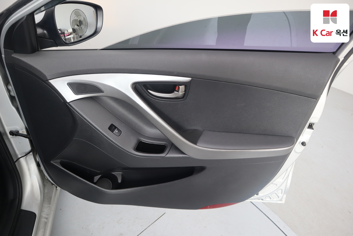 Hyundai Elantra 2012 - Image 27
