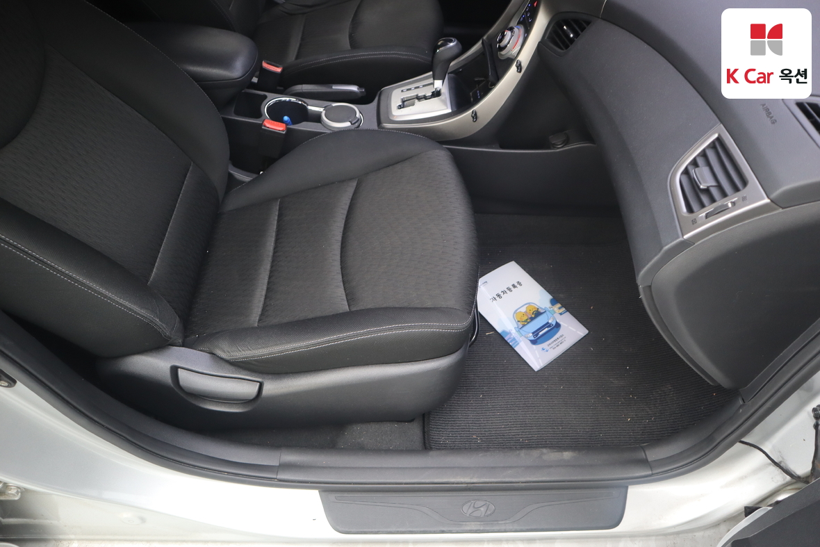 Hyundai Elantra 2012 - Image 28